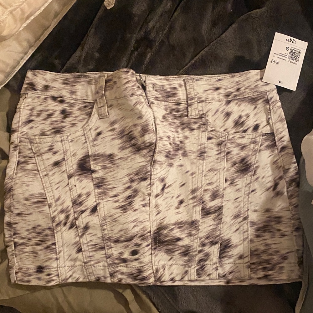 Forever 21 Black and Cream Mini Skirt